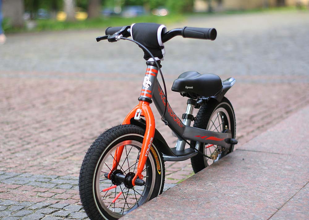 Беговел: детский велосипед без педалей